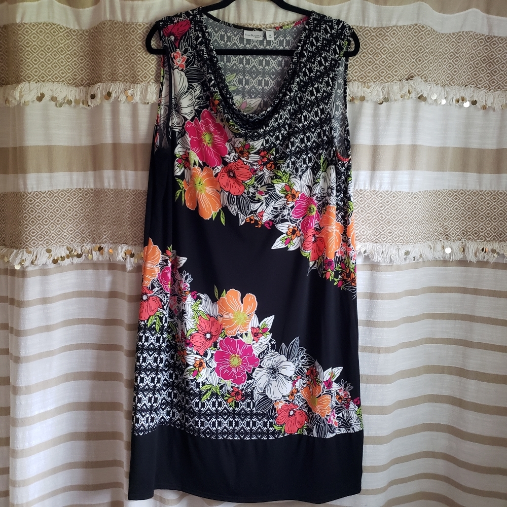 Kim Rogers | Scoop Neck Black Floral Dress